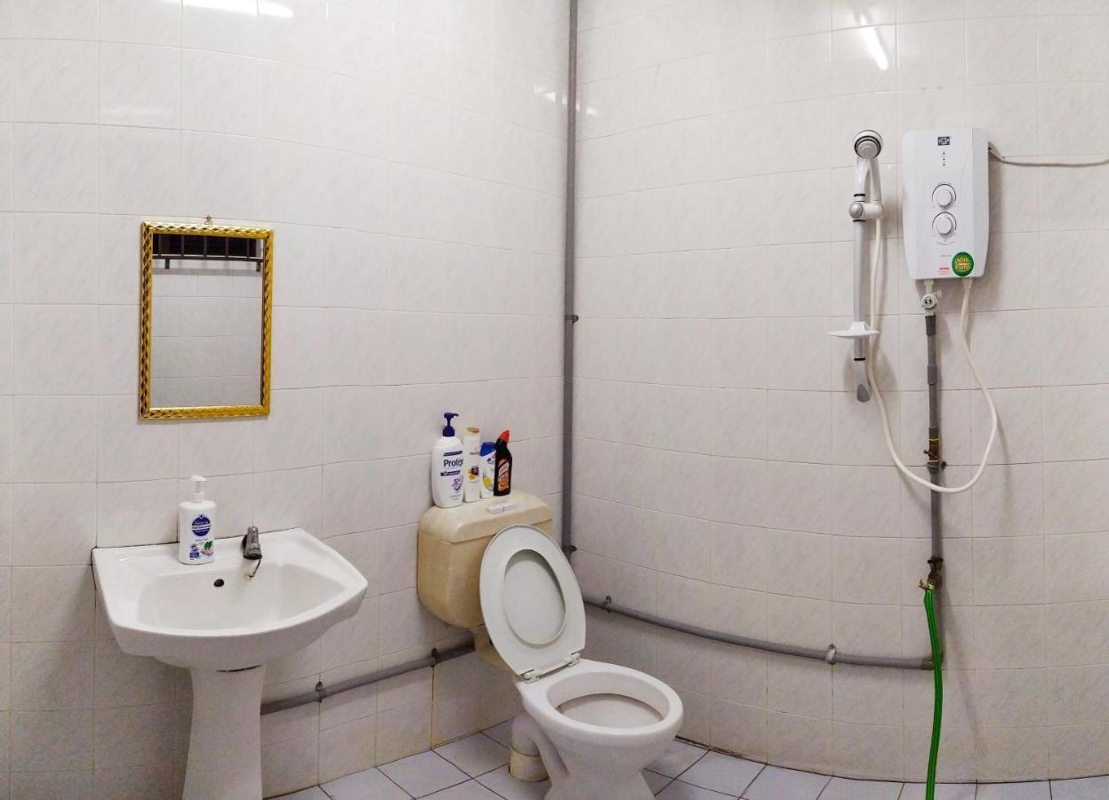 Victoria Homestay Sibu - Next To Shopping Complex & Large Car Park Area With Autogate Buitenkant foto